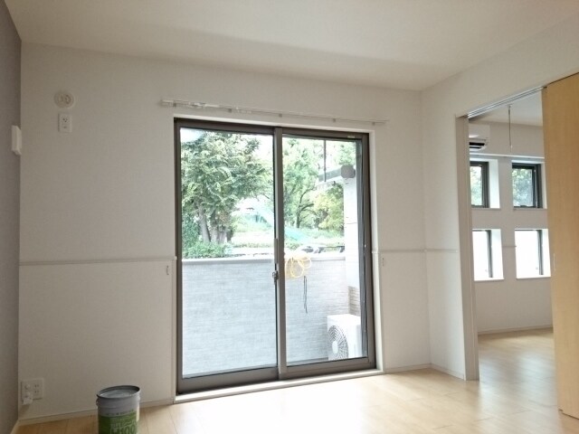 物件内観写真3　(おしゃれなリビングです)