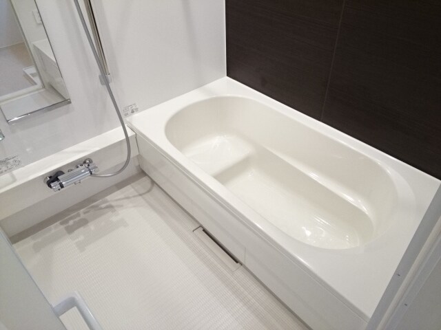 物件内観写真5　(コンパクトで使いやすいお風呂です)