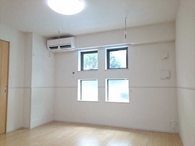 物件内観写真6　(使いやすい居間です)