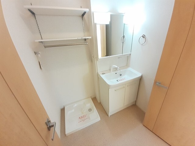 物件内観写真6　(コンパクトで使いやすい洗面所)