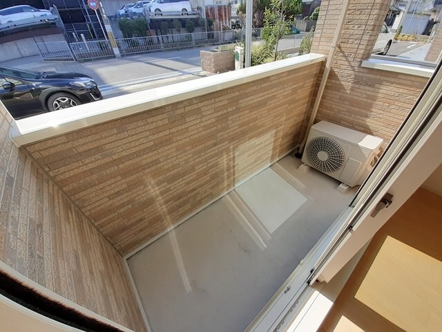 物件内観写真13　(外からの目が気にならないバルコニーで洗濯物が干せます)