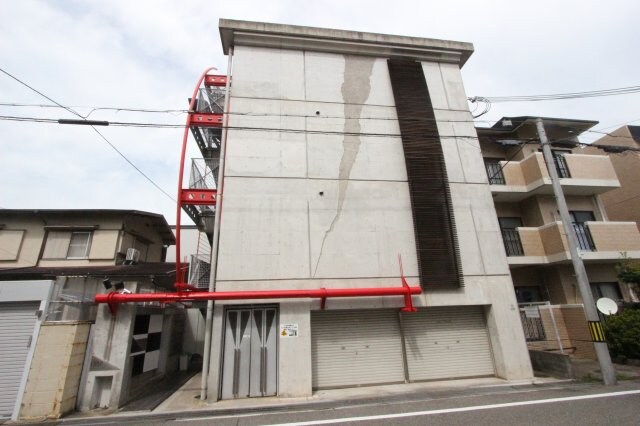 物件外観写真2　(外観は落ち着いています)