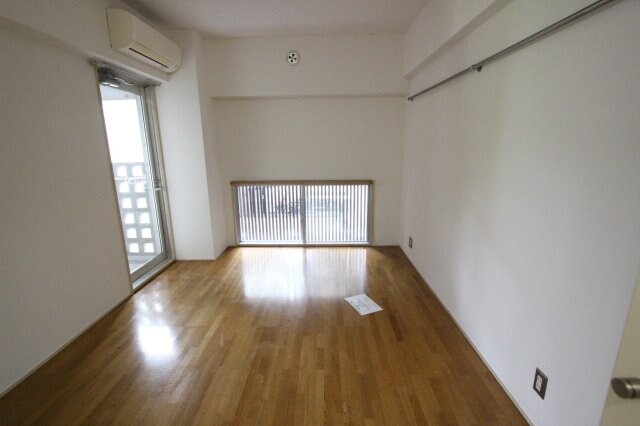 物件内観写真4　(ゆったりとしたリビングです)