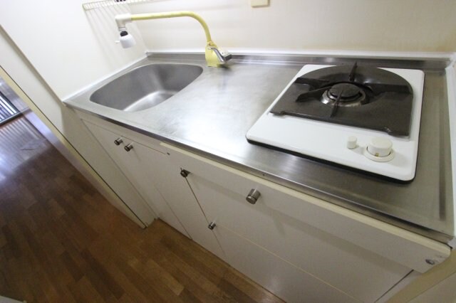 物件内観写真6　(コンパクトなキッチンで掃除もラクラク)