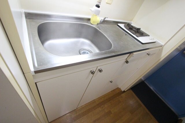 物件内観写真9　(コンパクトなキッチンで掃除もラクラク)