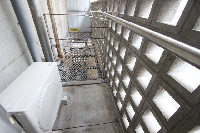 物件内観写真17　(外からの目が気にならないバルコニーで洗濯物が干せます)