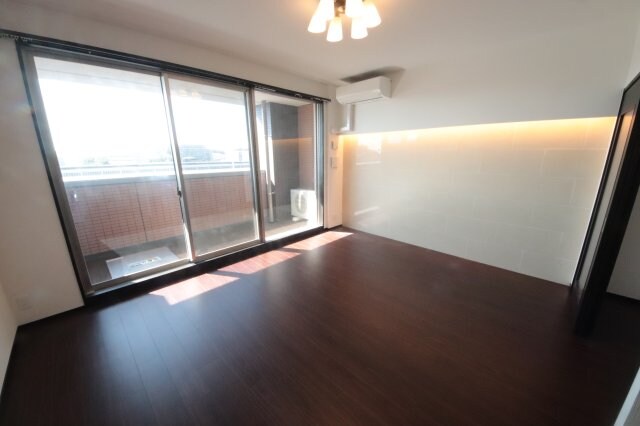 物件内観写真9　(おしゃれなリビングです)