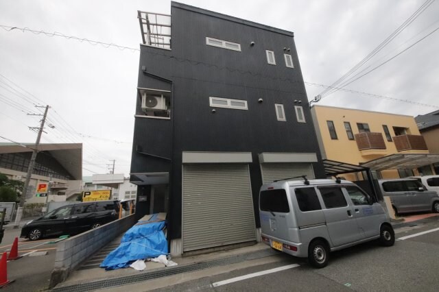 物件外観写真2　(駐車場に車を止められます)