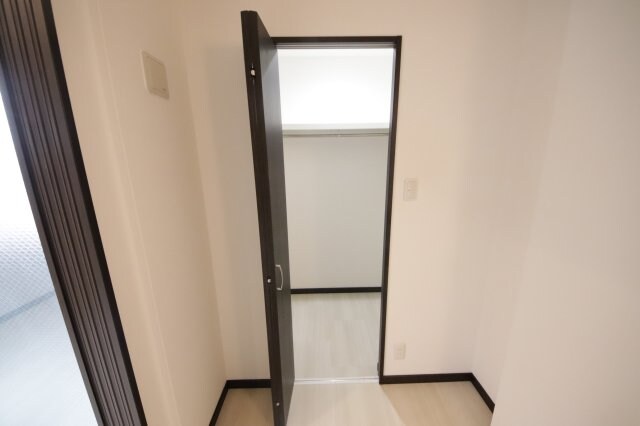 物件内観写真16　(大きなスペースがあり、収納には困りません)