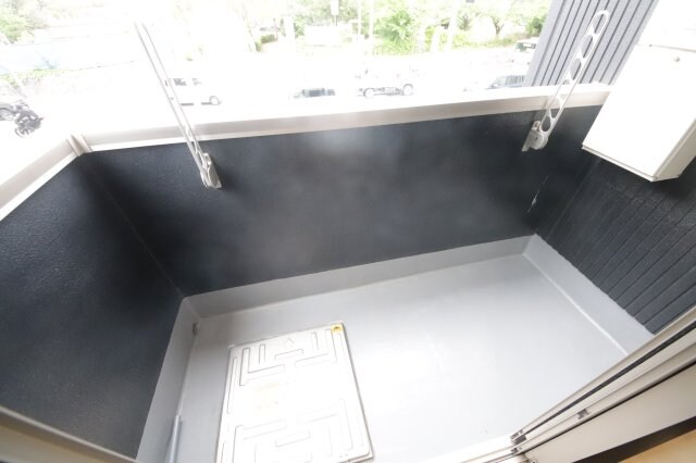 物件内観写真18　(開放的で明るい空間を演出してくれるバルコニーです)