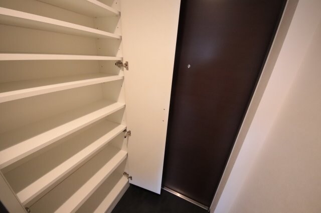 物件内観写真10　(専用の収納スペースです)