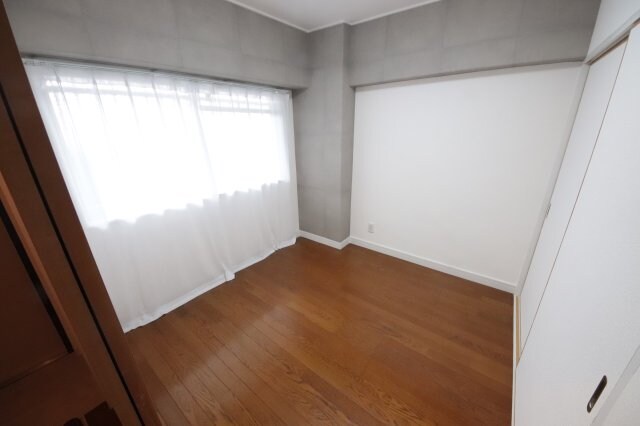 物件内観写真7　(ゆったりとした居間です)