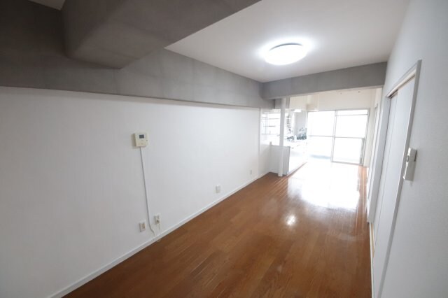 物件内観写真9　(ゆったり過ごせる居間です)