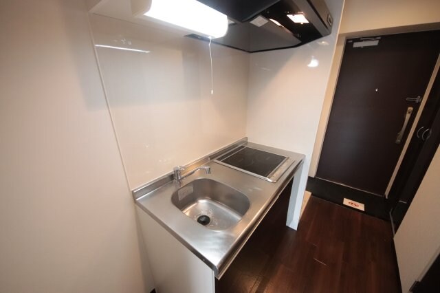 物件内観写真12　(コンパクトなキッチンで掃除もラクラク)