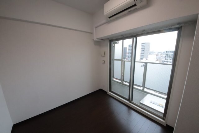 物件内観写真18　(こちらのリビングで趣味の時間をお楽しみください)