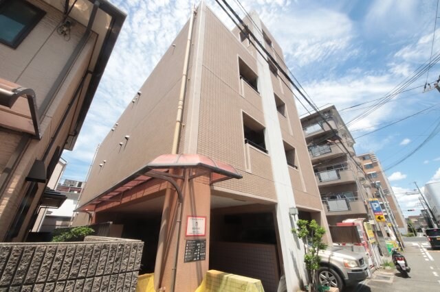 物件外観写真1　(落ち着いた雰囲気の外観です)