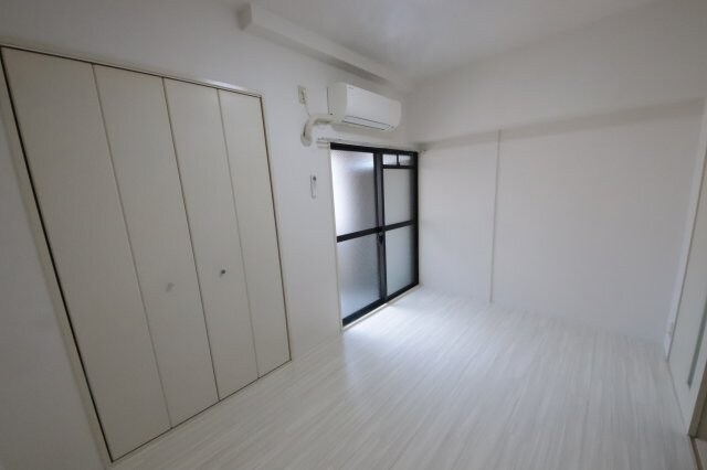 物件内観写真4　(ゆったりとしたリビングです)