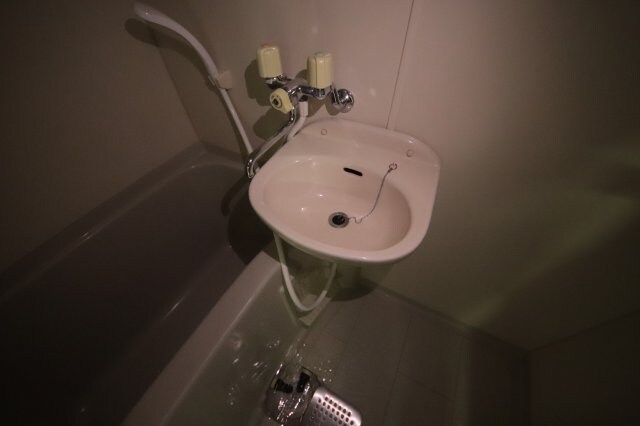 物件内観写真12　(スペースが確保できる洗面所です)