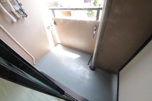 物件内観写真17　(バルコニーからの眺めを楽しみながら食事をしませんか)