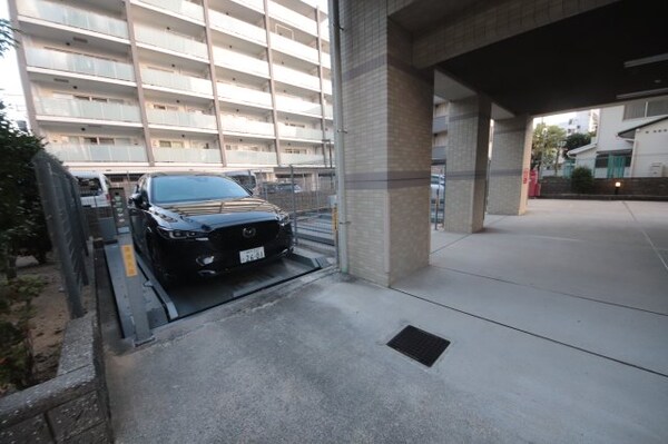 駐車場(駐車場に車を止められます)