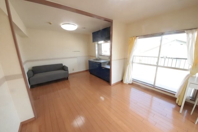 物件内観写真3　(ゆったり過ごせるリビングです)