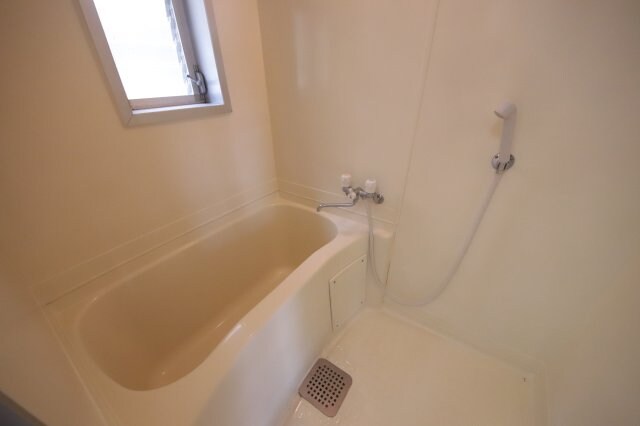 物件内観写真5　(落ち着いた空間のお風呂です)