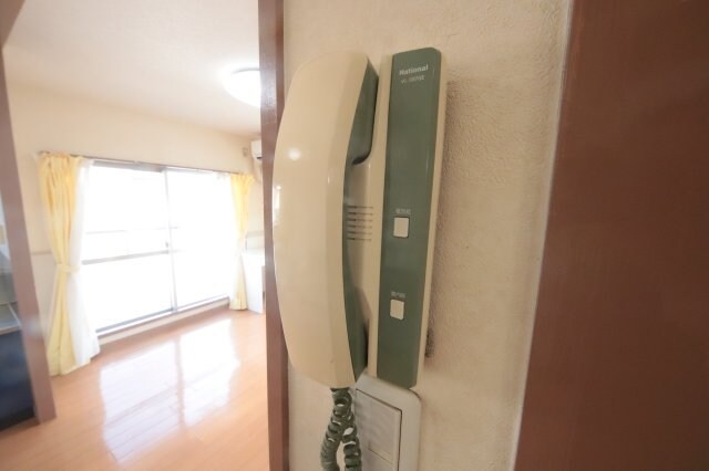 物件内観写真9　(明るい玄関です)