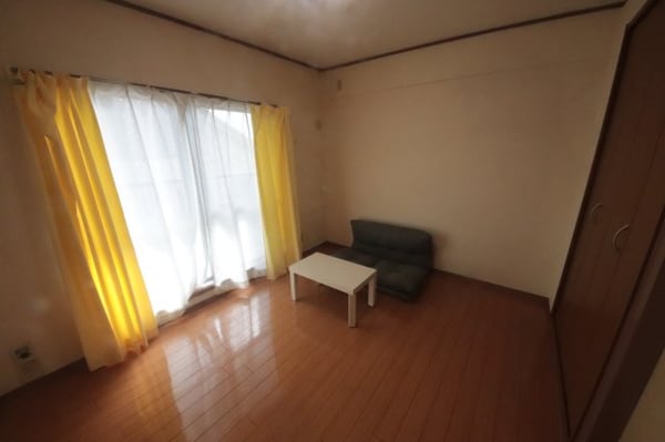 寝室(広くて明るい寝室)