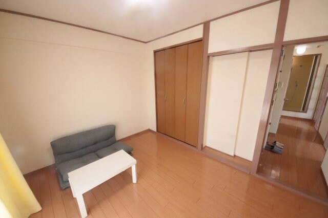 物件内観写真17　(広々とした洋室です)