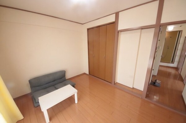 洋室(広々とした洋室です)