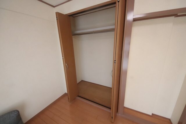 物件内観写真18　(たっぷりとした収納スペースです)