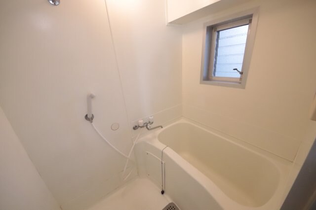 物件内観写真5　(落ち着いた空間のお風呂です)