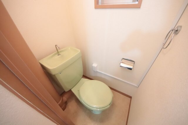 物件内観写真9　(清潔感のあるトイレです)