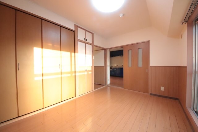 物件内観写真15　(ゆったり過ごせる居間です)