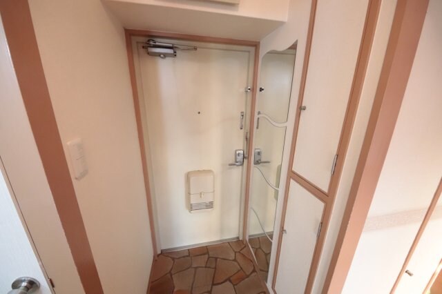 物件内観写真22　(明るい玄関です)