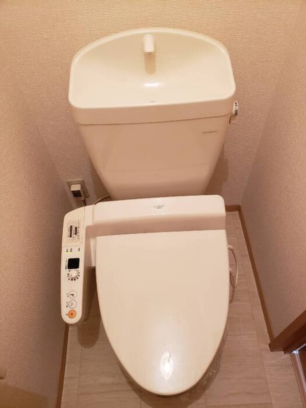 トイレ(コンパクトで使いやすいトイレです)