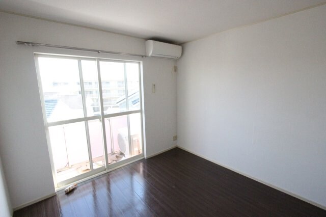 物件内観写真15　(使いやすい居間です)