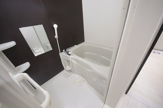 物件内観写真3　(コンパクトで使いやすいお風呂です)