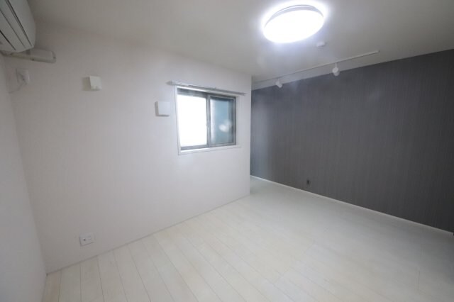 物件内観写真14　(おしゃれな居間です)