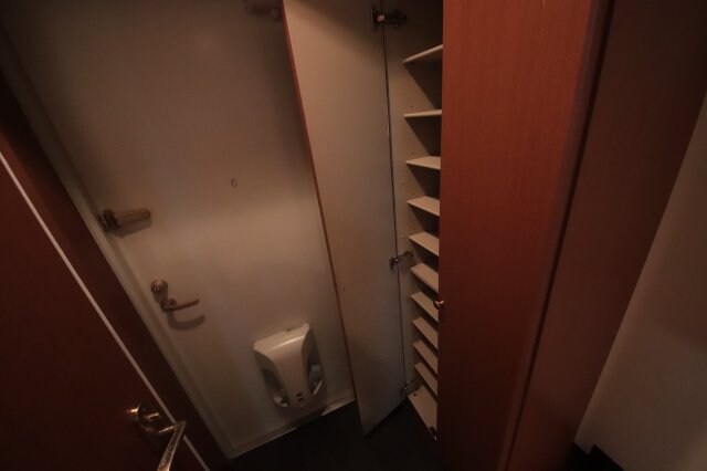 物件内観写真9　(たっぷりとした収納スペースです)