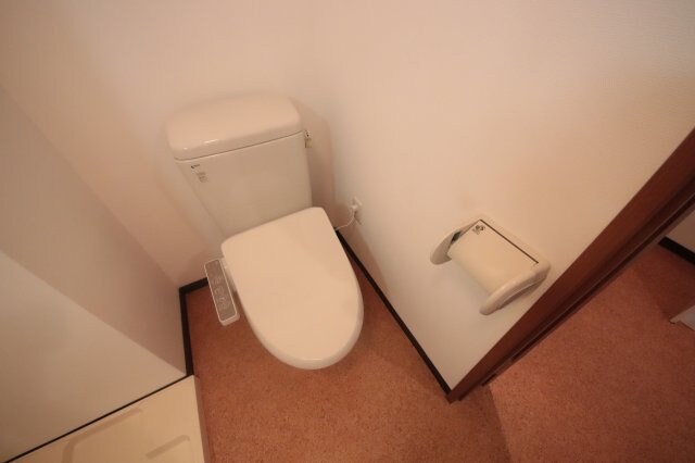 物件内観写真10　(シンプルで使いやすいトイレです)