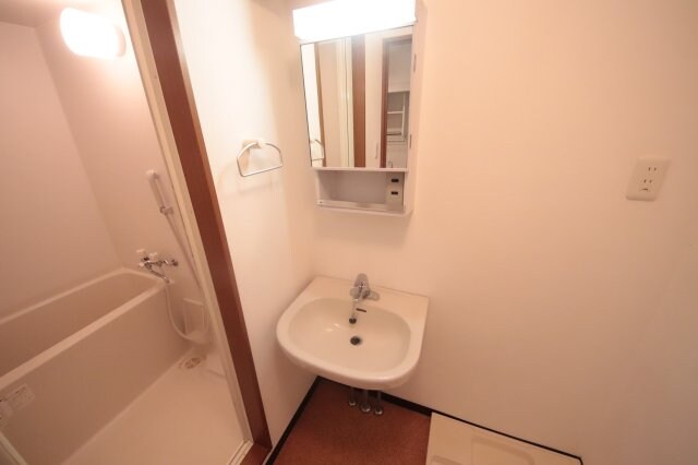 物件内観写真12　(コンパクトで使いやすい洗面所)