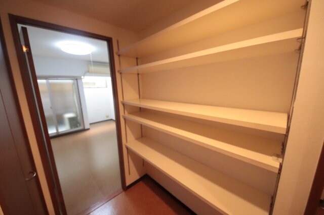 物件内観写真16　(大きなものも収納できそうです)