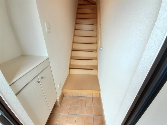 物件内観写真9　(ゆったりとした玄関です)