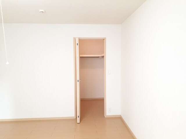 物件内観写真10　(収納豊富です)