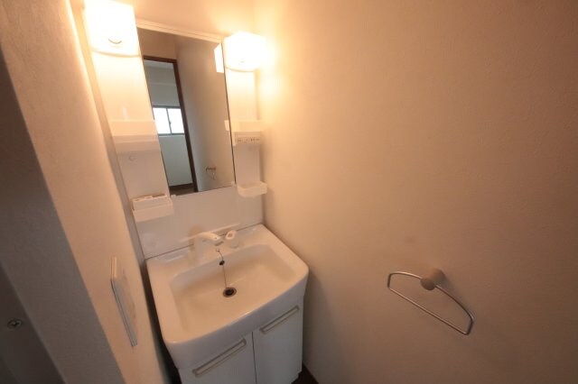 物件内観写真8　(忙しい朝には欠かせない洗面所です)