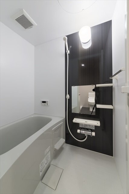 物件内観写真5　(コンパクトで使いやすいお風呂です)