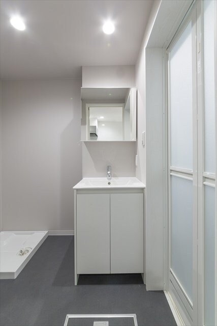 物件内観写真7　(脱衣スペースもあります)