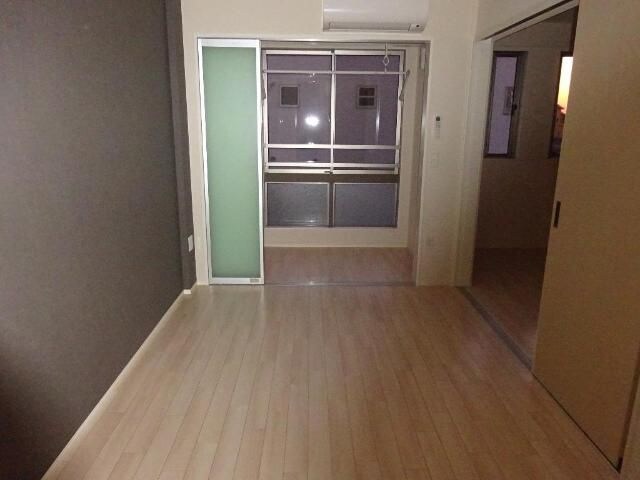 物件内観写真3　(おしゃれなリビングです)