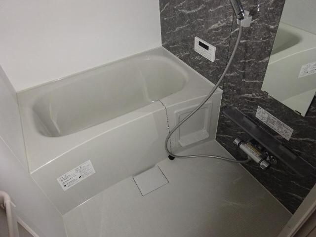 物件内観写真4　(コンパクトで使いやすいお風呂です)